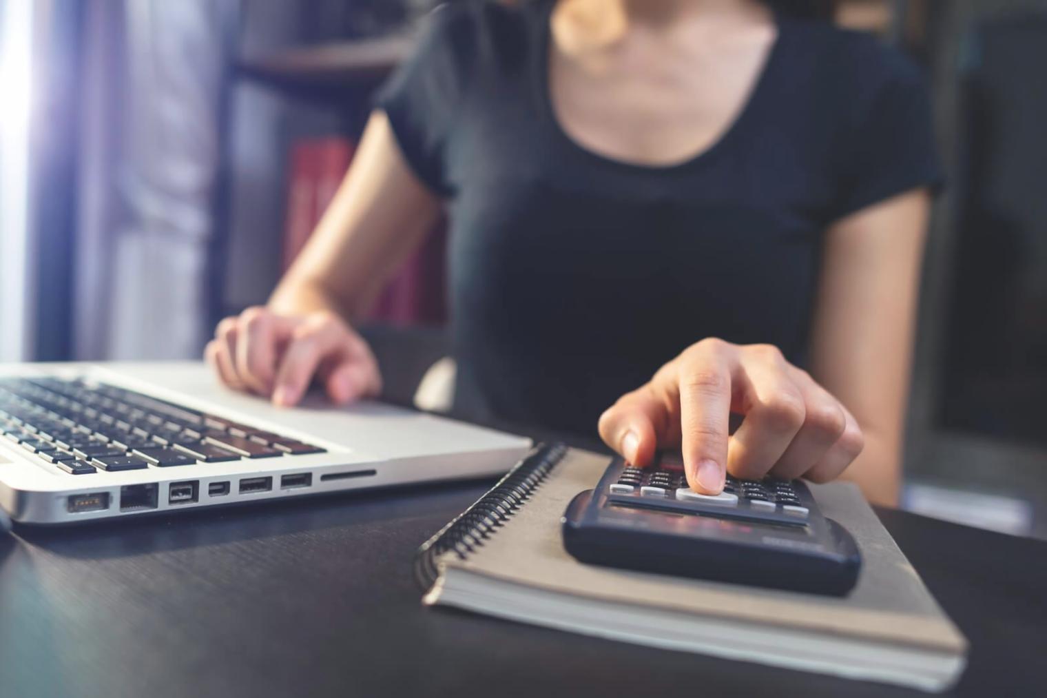 Análise financeira profissional em ambiente digital
